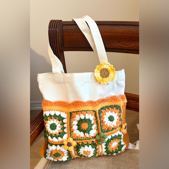 Chic Floral Crochet Tote Bag - Orange and Cream - Picture 3 of 10